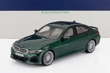 Modellino in scala di BMW Alpina B3 verde con cerchi dettagliati e interni beige, disponibile su Vroomi.