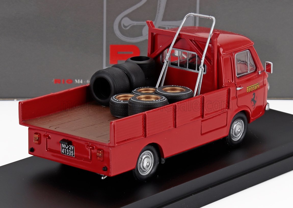 Camioncino rosso Ferrari con pianale, ruote di scorta e telaio in metallo sul retro, presentato su Vroomi.