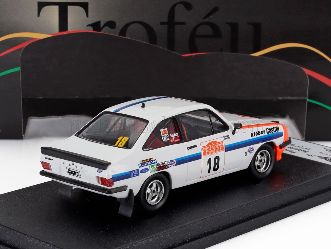 Modello di auto da rally Ford Escort RS bianca con il numero 18 e adesivi degli sponsor in mostra, disponibile tramite Vroomi.