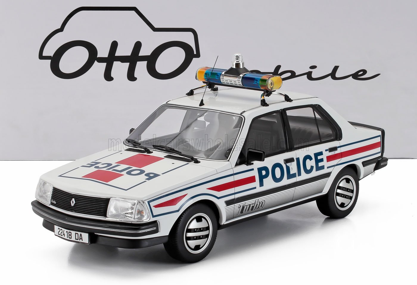 RENAULT - R18 TURBO POLICE NATIONALE 1982 - WHITE BLUE RED - Vroomi