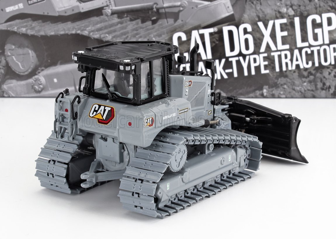Modello di trattore cingolato Gray CAT D6 XE LGP con lama nera, disponibile sulla piattaforma Vroomi.