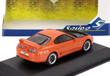 Modellino die-cast Toyota Supra MK4 arancione e nero in esposizione, ora disponibile per ordine