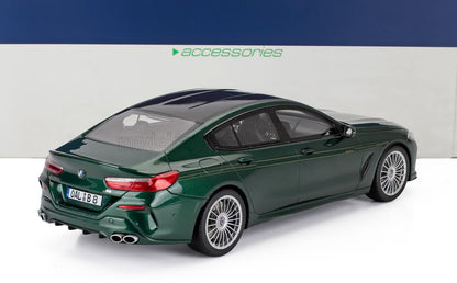 Modellino di auto Green Alpina B8 in scala 1/18, realizzato in metallo pressofuso con cerchi dettagliati e scarico quadruplo, disponibile su Vroomi.