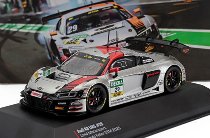Modello di auto da corsa Audi R8 LMS n. 29 in argento e rosso con i loghi DTM e ADAC, presentato su Vroomi.
