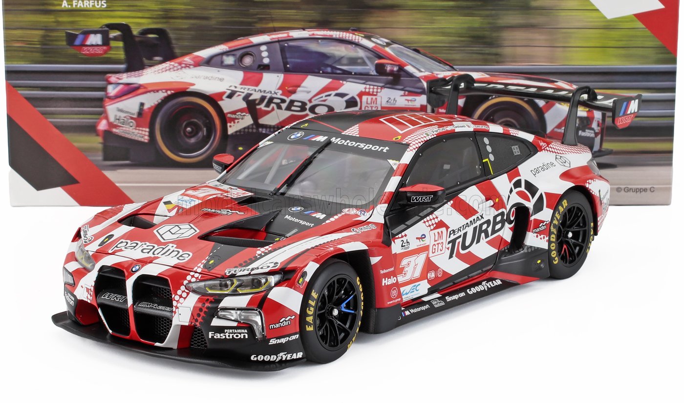 Modello di auto da corsa BMW M4 GT3 rossa e bianca con livrea Turbo, sponsor dettagliati, in primo piano su Vroomi.