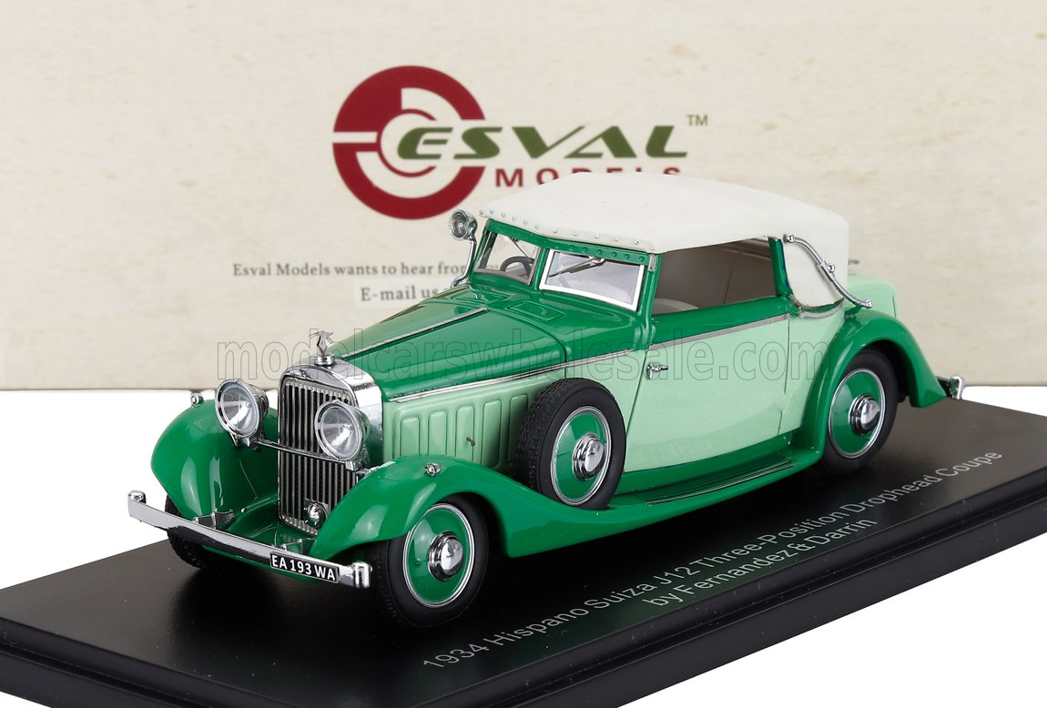 Modellino di Hispano Suiza V12 Drophead Coupé del 1934 verde e crema con tetto bianco in esposizione, disponibile su Vroomi.