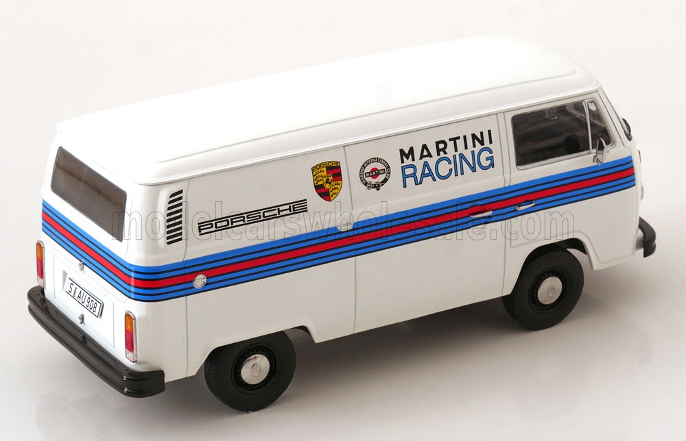 Modellino Porsche Martini Racing con strisce blu, disponibile da Vroomi
