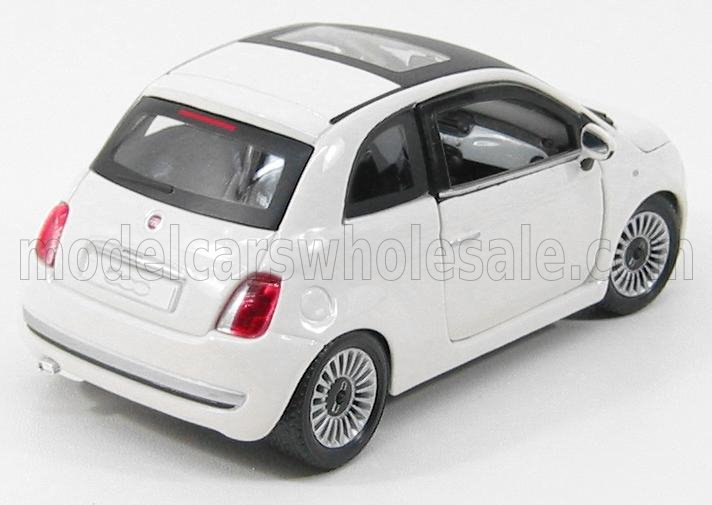 Modellino in miniatura bianco della Fiat 500 con tetto apribile e ruote dettagliate, disponibile sulla piattaforma Vroomi.