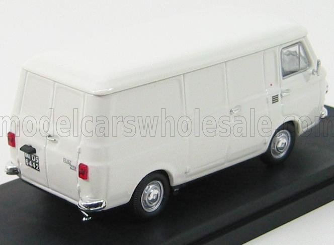 Modello vintage di furgone bianco su espositore nero, ora disponibile anche sulla piattaforma Vroomi.