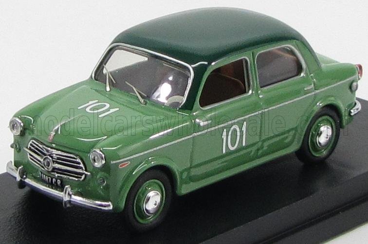 Modellino d'auto vintage verde con il numero 101 sul cofano e sulla portiera, esposto su un supporto nero, disponibile su Vroomi.