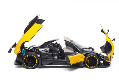 PAGANI ZONDA CINQUE ROADSTER IN METALLO CON TETTO APERTO GIALLO GINEVRA - PACCHETTO SPECIALE - Vroomi