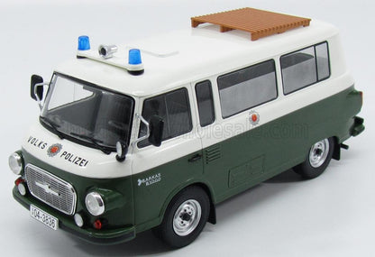 Modello in scala 1/18 super dettagliato del furgone Barkas B1000 Volks Polizei vintage verde e bianco con portapacchi, disponibile su Vroomi.