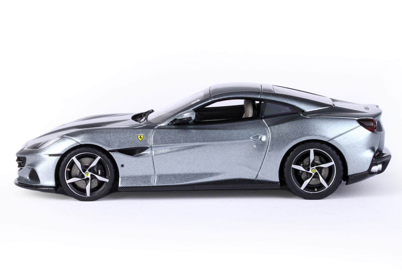 FERRARI PORTOFINO M SPIDER TETTO CHIUSO GRIGIO TITANIO METALLIZZATO - Vroomi