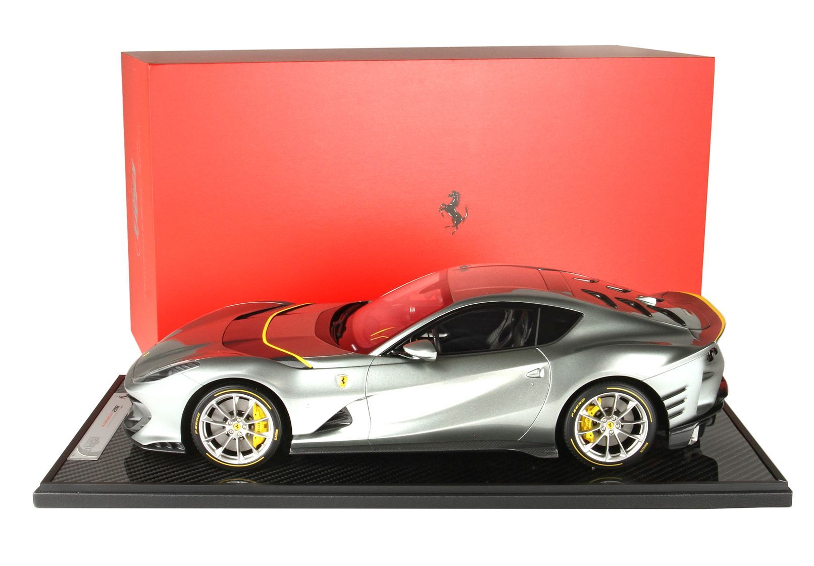 FERRARI 812 COMPETIZIONE 2021 GRIGIO COBURN PORTACHIAVI IN PELLE SCHEDONI INCLUSO - Vroomi