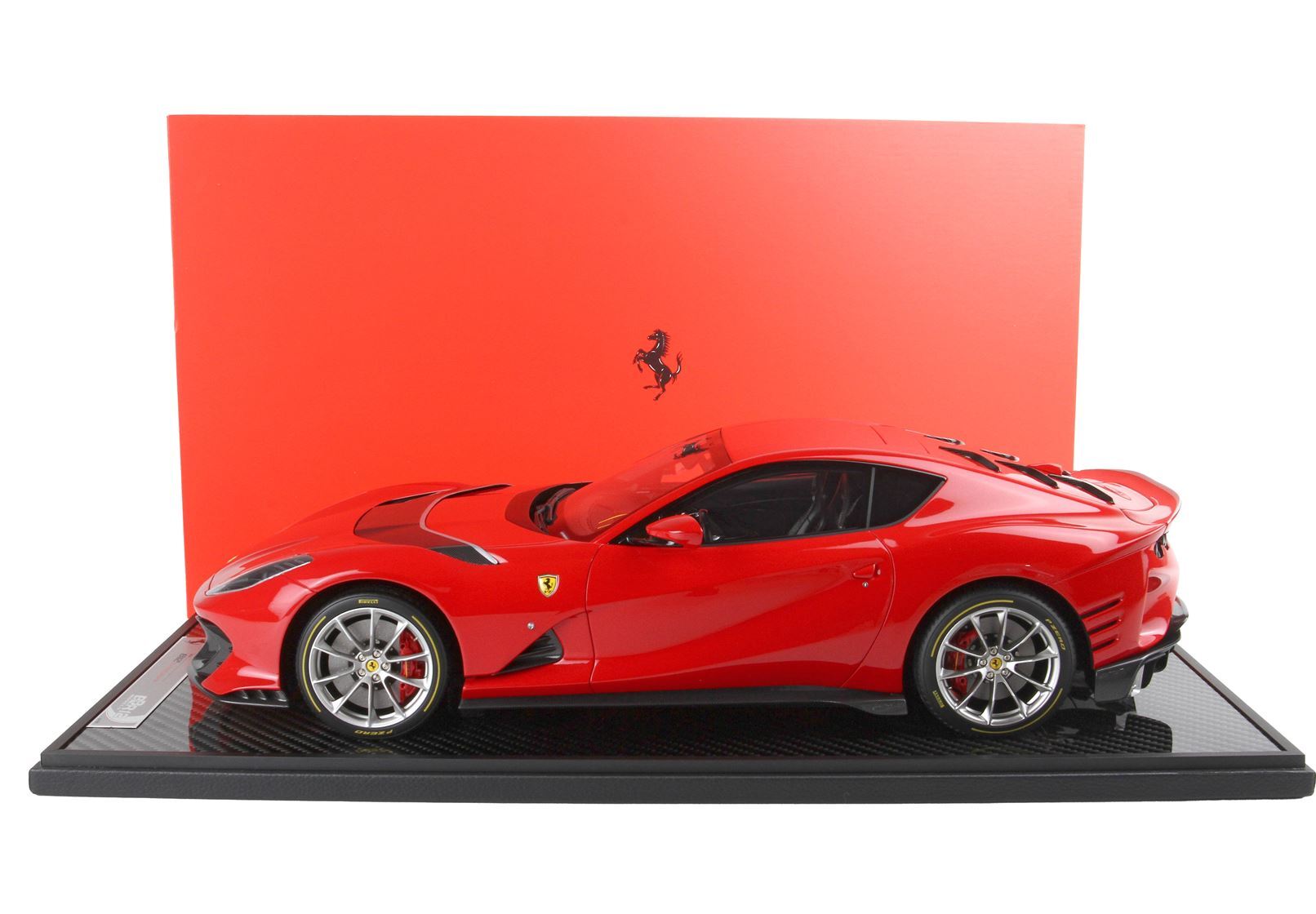 FERRARI 812 COMPETIZIONE DETTAGLI ARGENTO ROSSO CORSA 322 - Vroomi