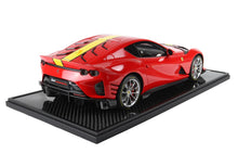 FERRARI 812 COMPETIZIONE STRISCIA GIALLO ROSSO CORSA 322 - PNEUMATICI GIALLI - Vroomi