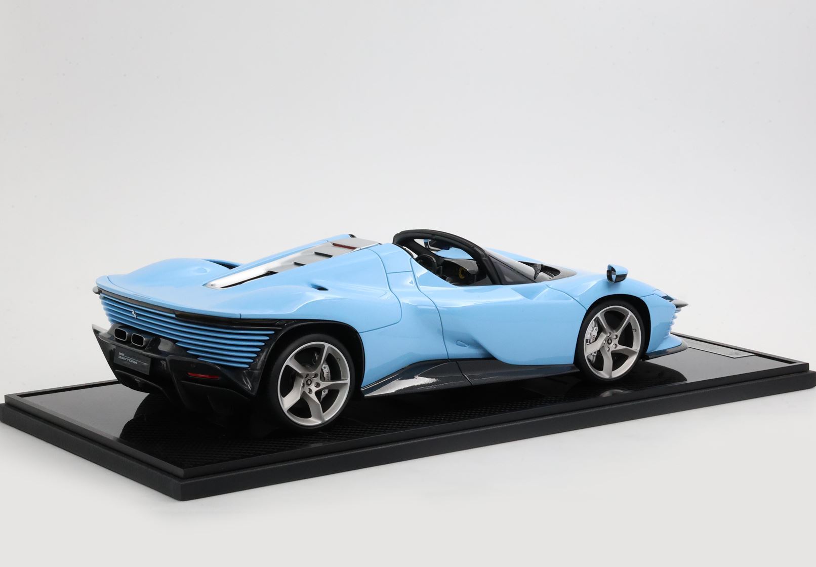 FERRARI DAYTONA SP3 SERIE ICONA TETTO APERTO AZZURRO LA PLATA - Vroomi