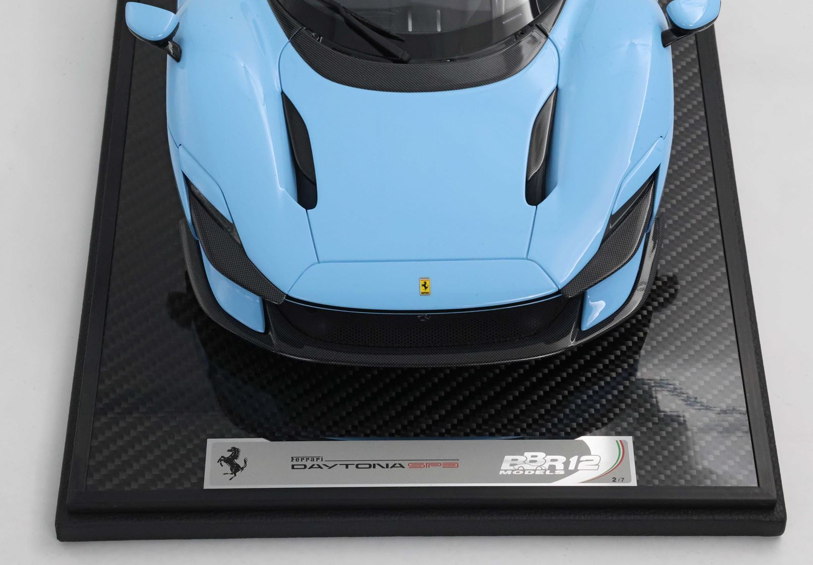 FERRARI DAYTONA SP3 SERIE ICONA TETTO APERTO AZZURRO LA PLATA - Vroomi