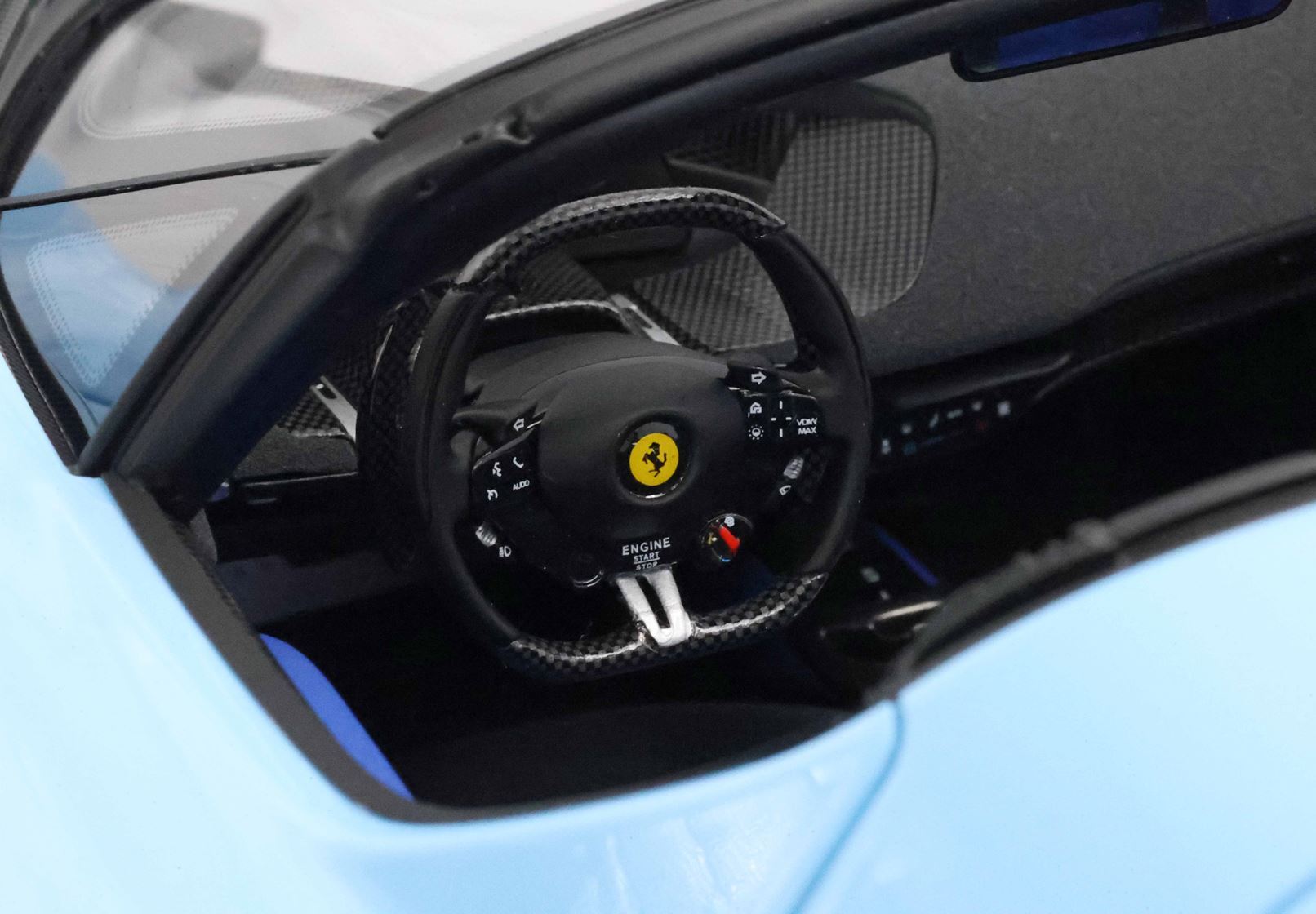 FERRARI DAYTONA SP3 SERIE ICONA TETTO APERTO AZZURRO LA PLATA - Vroomi