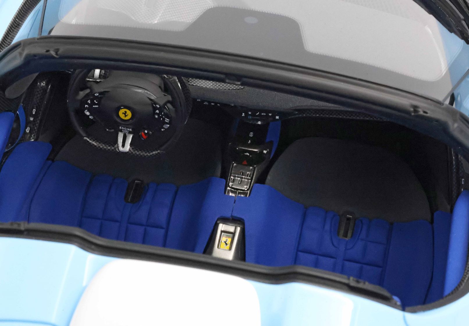 FERRARI DAYTONA SP3 SERIE ICONA TETTO APERTO AZZURRO LA PLATA - Vroomi