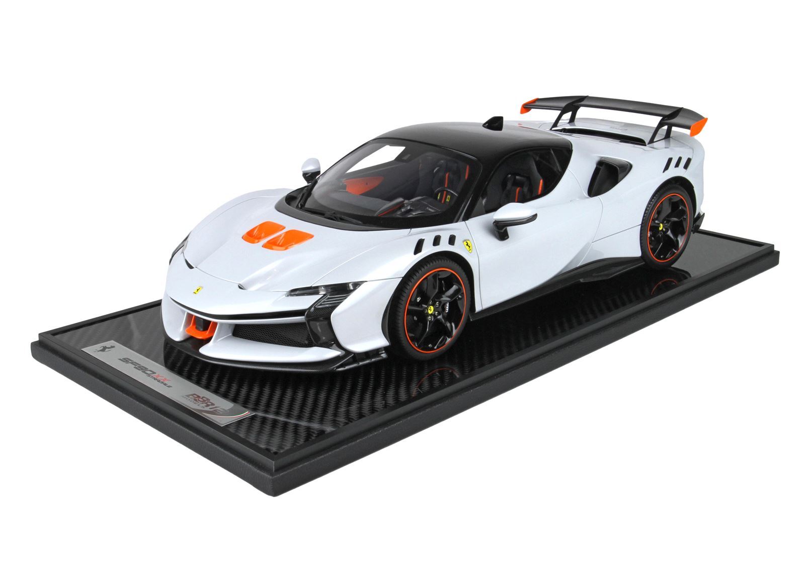 FERRARI SF90XX STRADALE COLORE UFFICIALE FERRARI BIANCO ARTICO - Vroomi