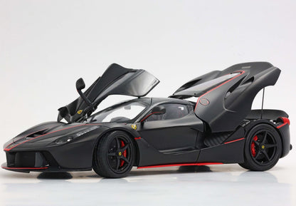FERRARI LAFERRARI NERO OPACO CON STRISCE ROSSE BASE CARBONIO - VETRINA INCLUSA - Vroomi