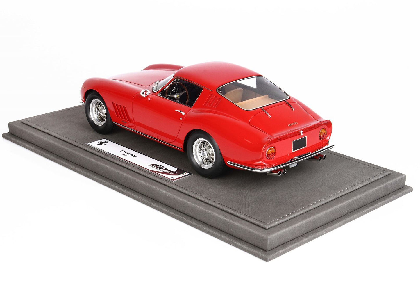 Modellino di Ferrari 275 GTB rossa su base grigia, disponibile sulla piattaforma Vroomi.