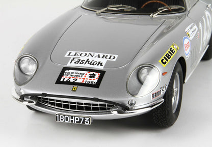 Modellino classico in argento di un'auto da corsa Ferrari con adesivi vintage e targa 180HP73, disponibile su Vroomi.