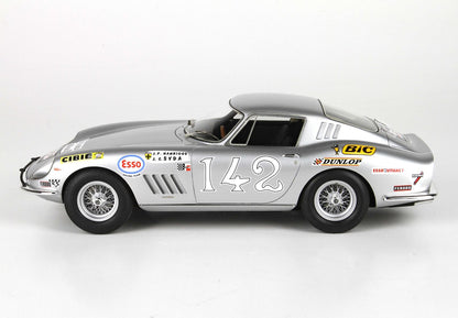 Auto da corsa classica color argento con il numero 142 e adesivi degli sponsor, disponibile sulla piattaforma Vroomi.