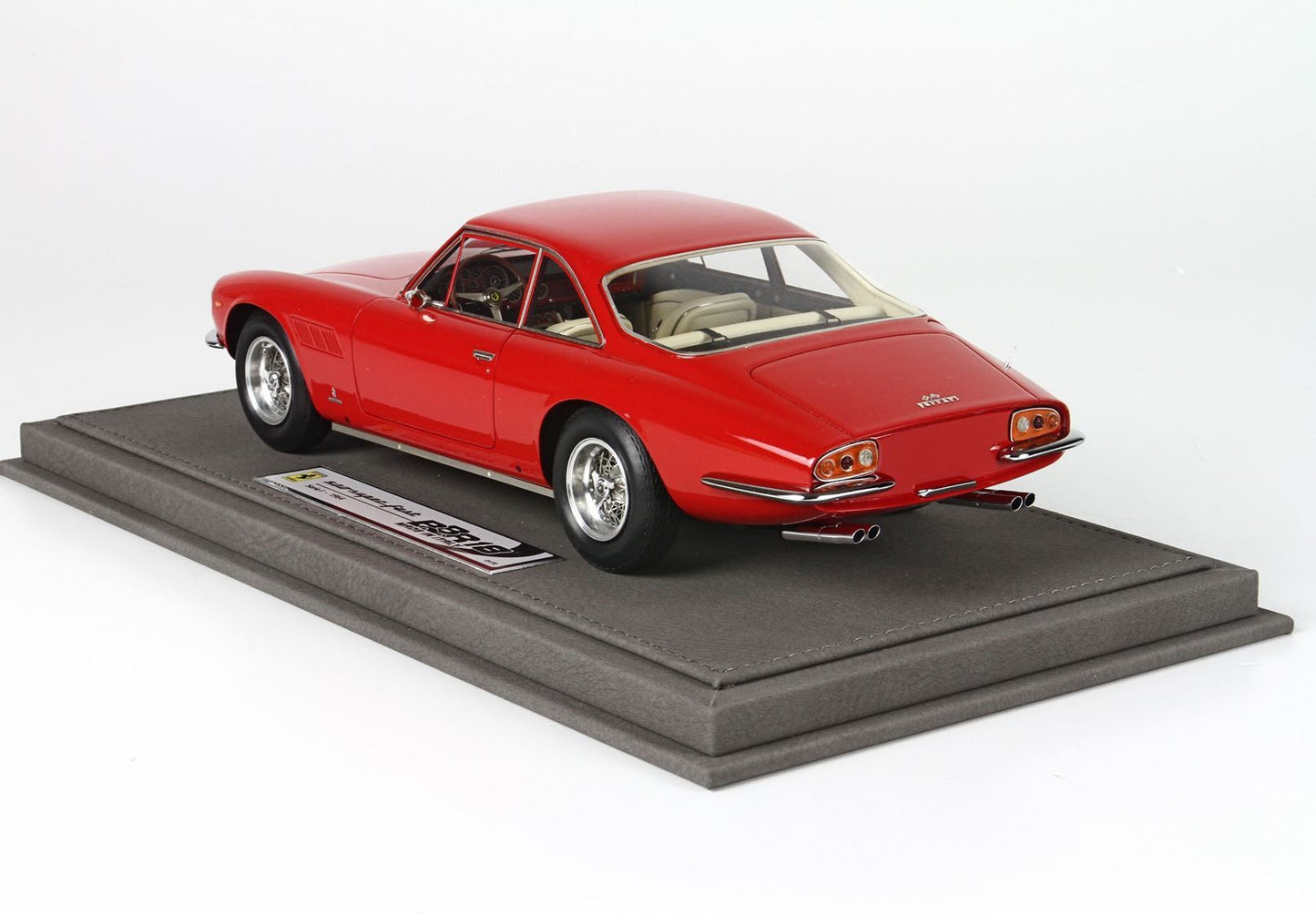 Modellino di Ferrari 330 GTC rossa su base grigia, in vendita su Vroomi.