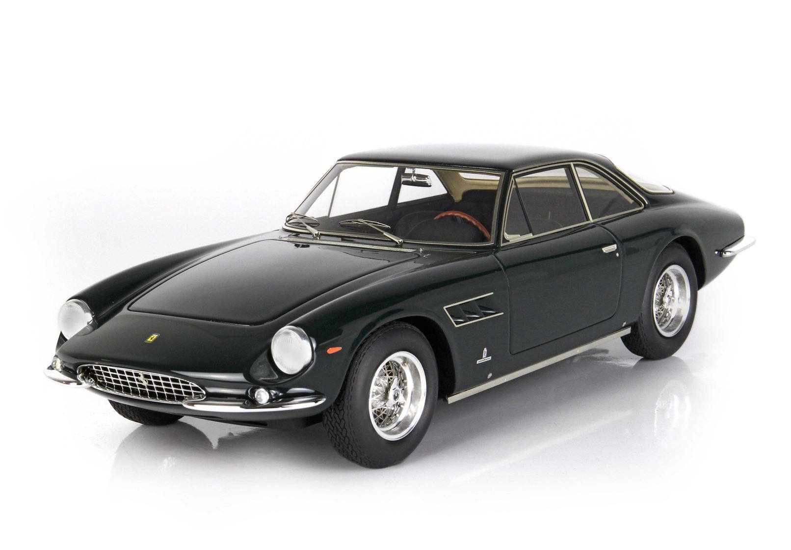 Classica coupé Ferrari vintage nera con griglia cromata e cerchi a raggi, disponibile sulla piattaforma Vroomi.