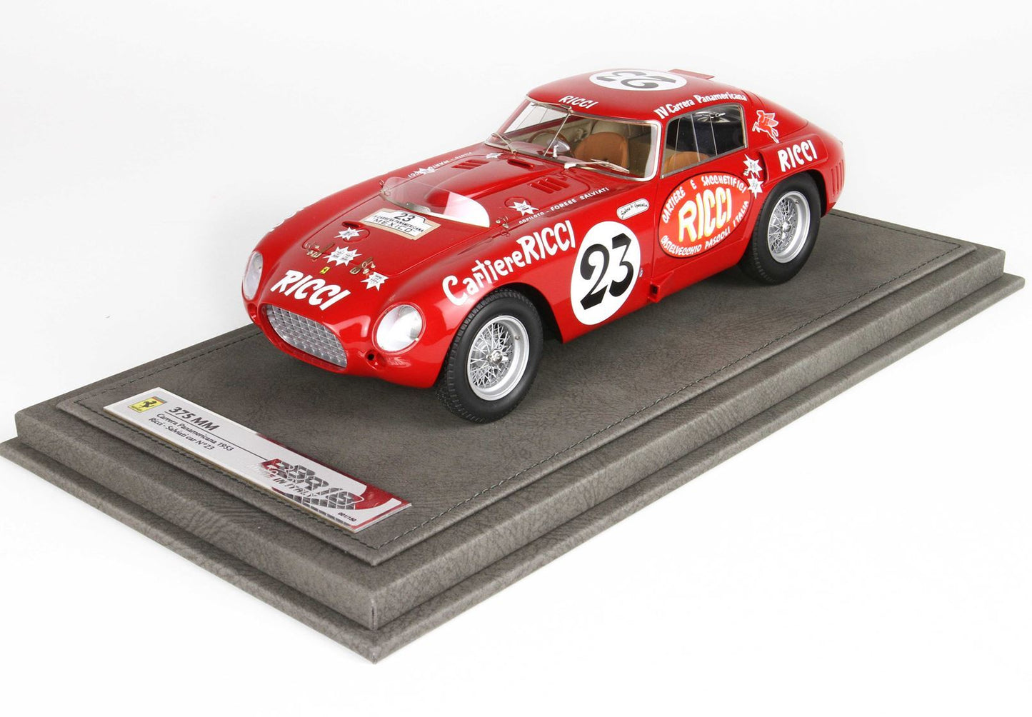 Modellino di auto da corsa vintage Carrera Panamericana del 1953, colore rosso, 375 mm, numero 23, esposto su una base grigia, disponibile su Vroomi.