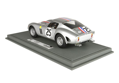 Modellino Ferrari 250 GTO color argento con numero di gara 25 su base grigia, disponibile su Vroomi.