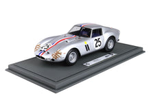 Modellino d'auto Silver 250 GTO con strisce da corsa e numero 25 su espositore, presentato su Vroomi.