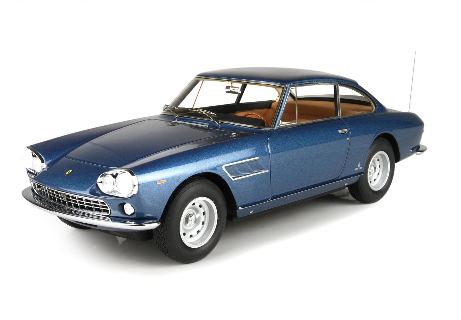 Ferrari coupé classica vintage blu con interni color cuoio, dettagli cromati, disponibile sulla piattaforma Vroomi.