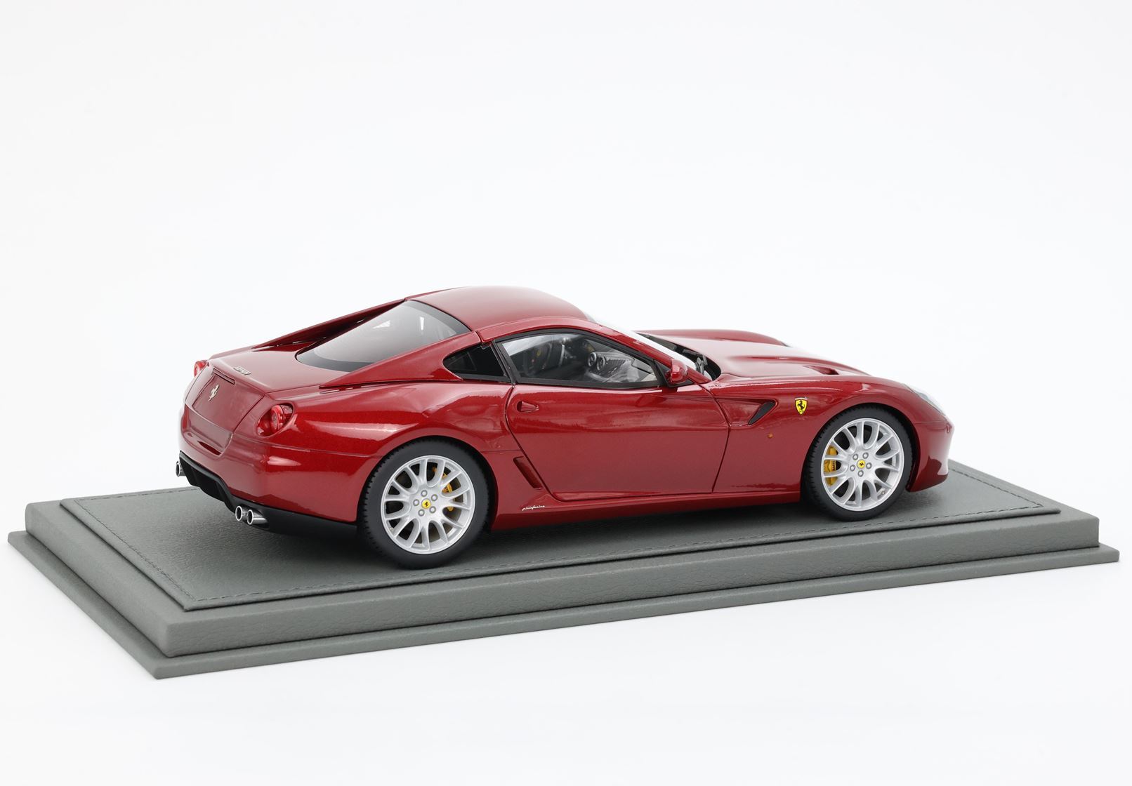 FERRARI 599 GTB FIORANO 2006 CAMBIO AUTOMATICO - FATTO IN ITALIA ROSSO FIORANO - Vroomi