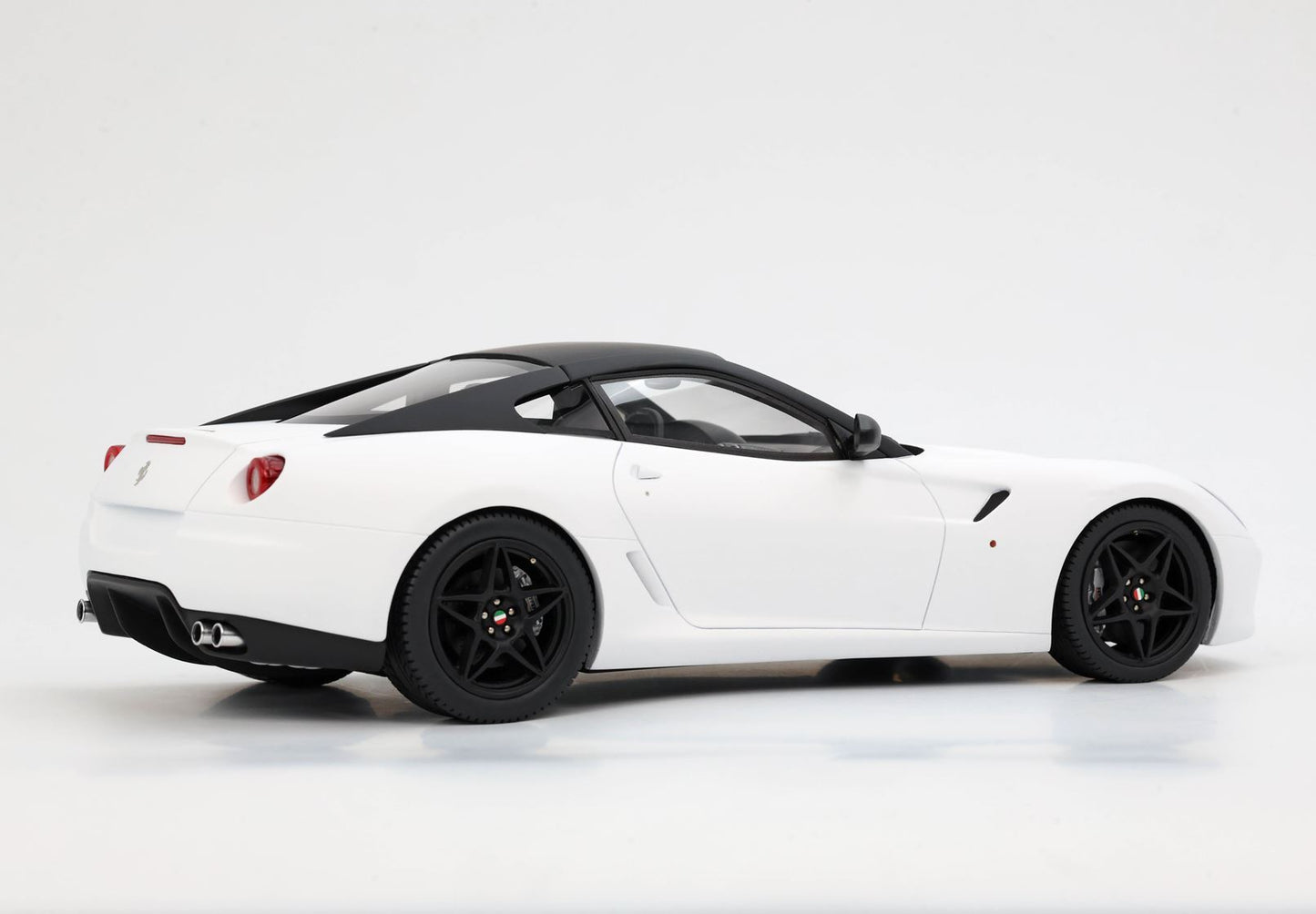 FERRARI 599 GTB FIORANO 2006 CAMBIO AUTOMATICO - FATTO IN ITALIA BIANCO OPACO - Vroomi