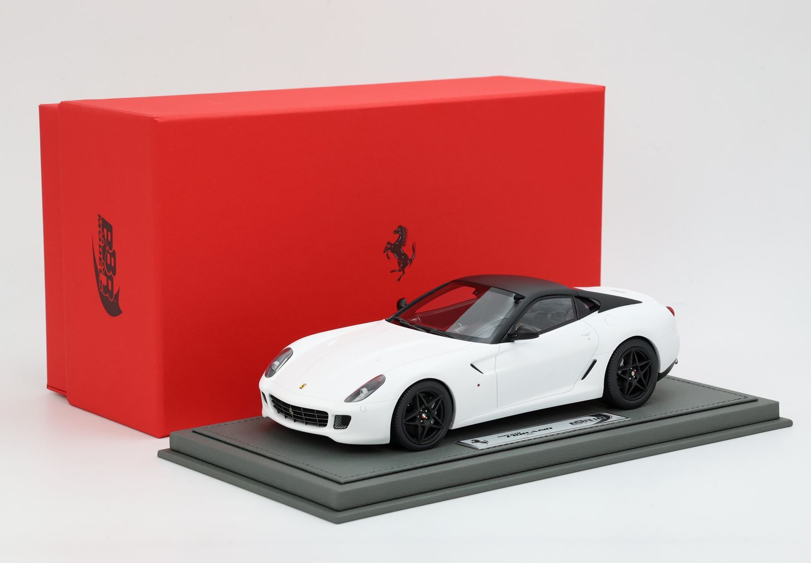 FERRARI 599 GTB FIORANO 2006 CAMBIO AUTOMATICO - FATTO IN ITALIA BIANCO OPACO - Vroomi