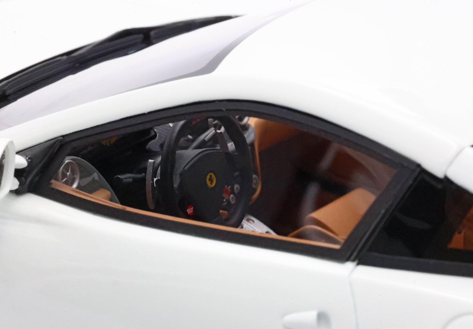 FERRARI 599 GTB FIORANO 2006 CAMBIO AUTOMATICO - FATTO IN ITALIA BIANCO AVUS INTERNI COLORE CUOIO - Vroomi