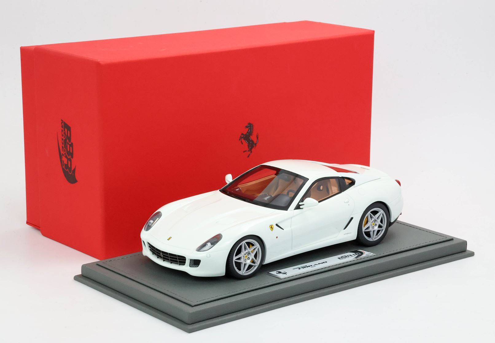 FERRARI 599 GTB FIORANO 2006 CAMBIO AUTOMATICO - FATTO IN ITALIA BIANCO AVUS INTERNI COLORE CUOIO - Vroomi