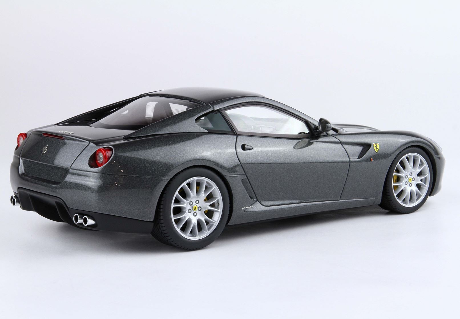 FERRARI 599 GTB FIORANO 2006 CAMBIO MANUALE - FATTA IN ITALIA GRIGIO SILVERSTONE - Vroomi