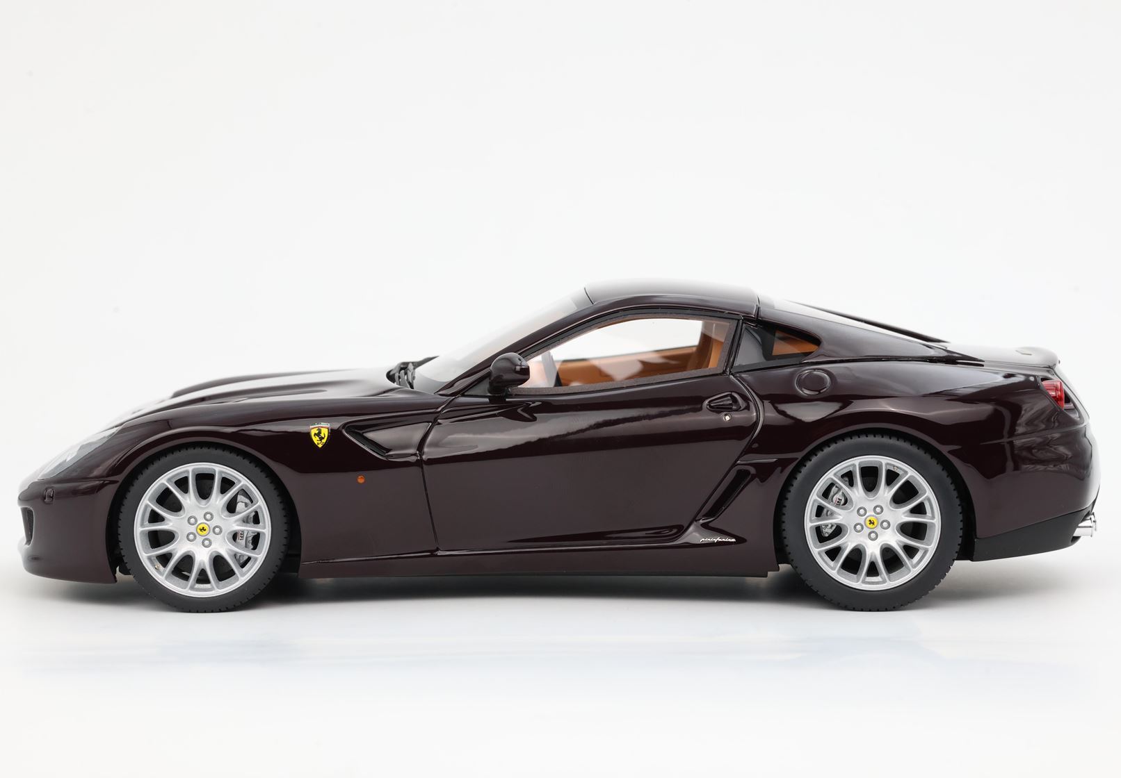 FERRARI 599 GTB FIORANO 2006 CAMBIO MANUALE - FATTO IN ITALIA INTERNI IN VINACCIA COLORE CUOIO - Vroomi