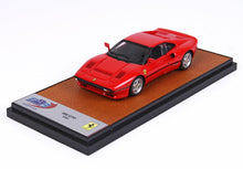 Modellino rosso Ferrari 288 GTO del 1984 su base espositiva BB Model ora disponibile su Vroomi.