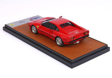 Modellino di Ferrari 288 GTO rossa su base espositiva, presentato con disponibilità Vroomi.