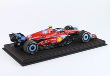 FERRARI SF24 GP USA MIAMI 2024 DIECAST - PACCHETTO LUSSO SPECIALE LIVREA AZZURRO SAINZ - Vroomi