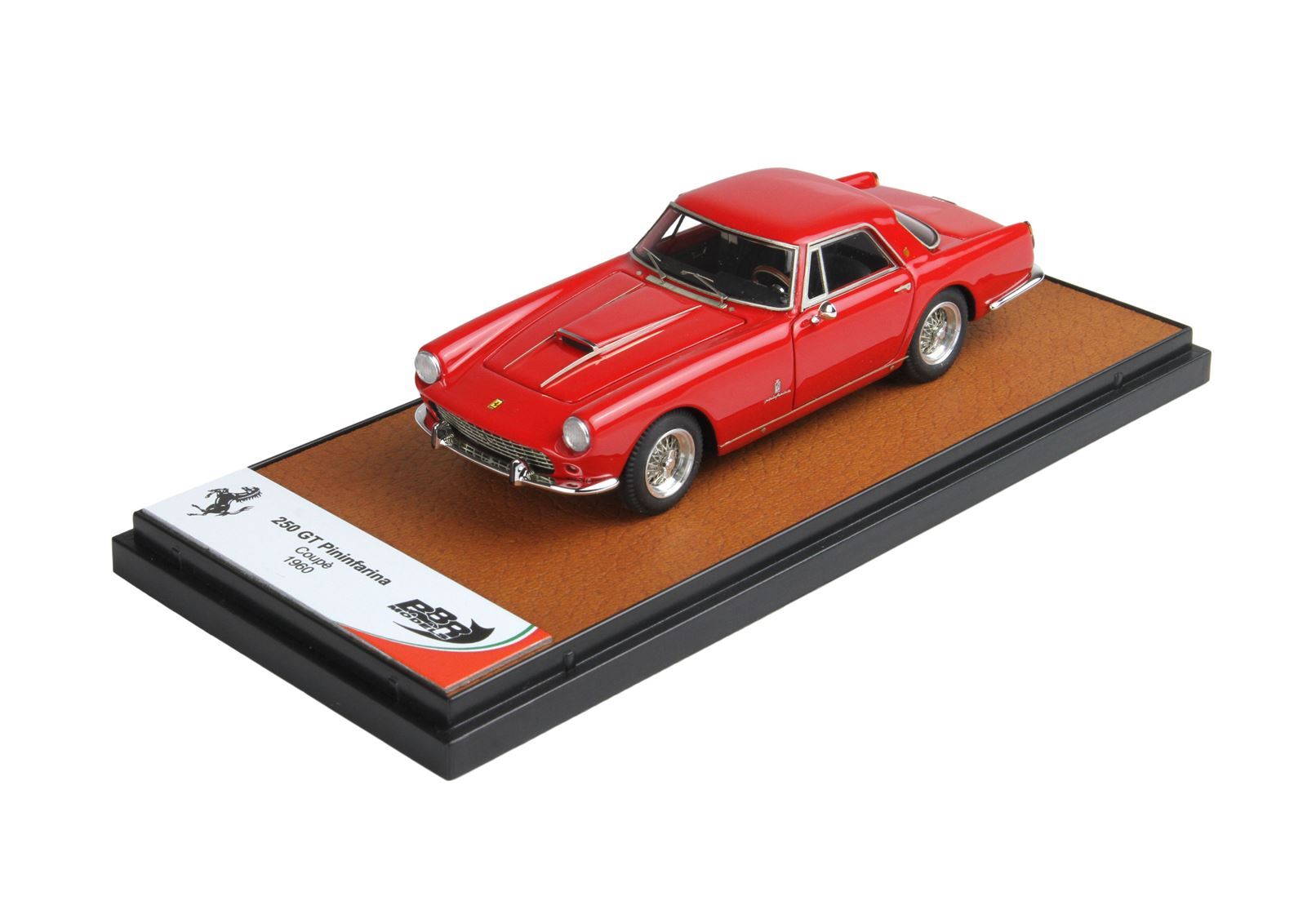 Modellino in scala della Ferrari 250 GT Pininfarina Coupé rossa del 1960 su base espositiva, disponibile tramite Vroomi.