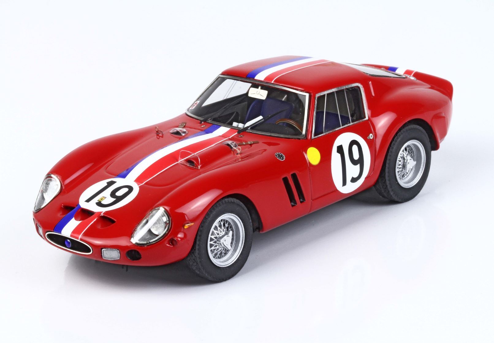 Modellino di auto da corsa vintage rossa con strisce blu e bianche e numero 19, in vendita su Vroomi.