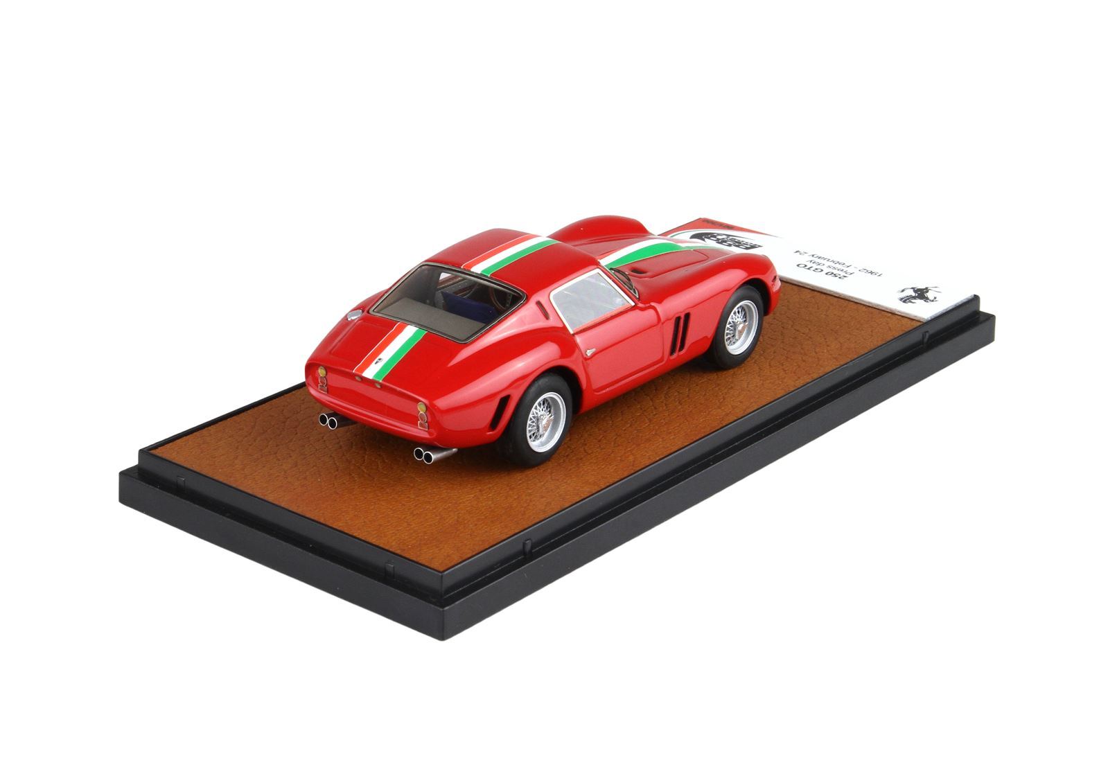 Modellino di Ferrari 250 GTO rossa con strisce da corsa italiane su base marrone, disponibile su Vroomi.
