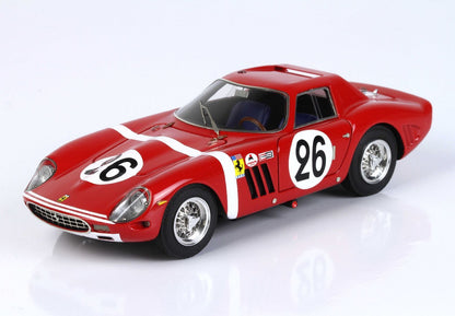 Modello vintage rosso di auto da corsa Ferrari con il numero 26, adesivi dettagliati e ruote a raggi disponibile su Vroomi.