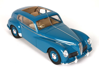 Modello classico vintage blu con interni color cuoio, caratteristica griglia Alfa Romeo, in vendita su Vroomi.